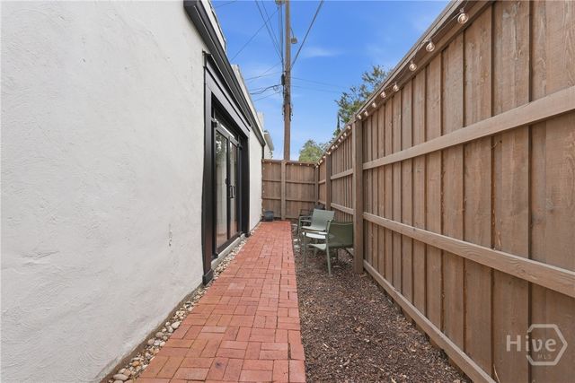 1112 Lincoln Street, Savannah, GA 31401