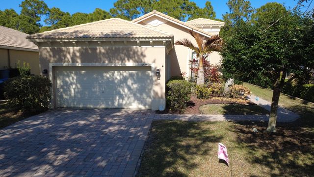 5726 Sterling Lake Drive, Fort Pierce, FL 34951