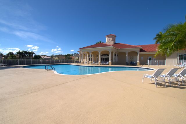 5726 Sterling Lake Drive, Fort Pierce, FL 34951