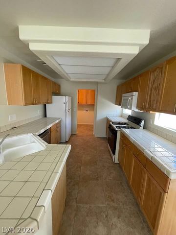 8829 CORNWALL GLEN Avenue, Las Vegas, NV 89129