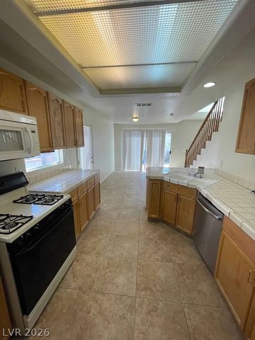 8829 CORNWALL GLEN Avenue, Las Vegas, NV 89129