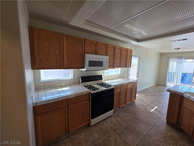 8829 CORNWALL GLEN Avenue, Las Vegas, NV 89129