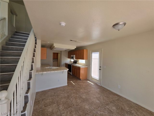 8829 CORNWALL GLEN Avenue, Las Vegas, NV 89129