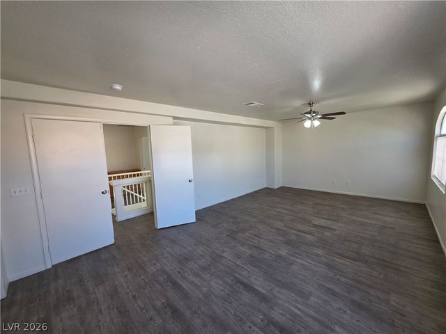 8829 CORNWALL GLEN Avenue, Las Vegas, NV 89129