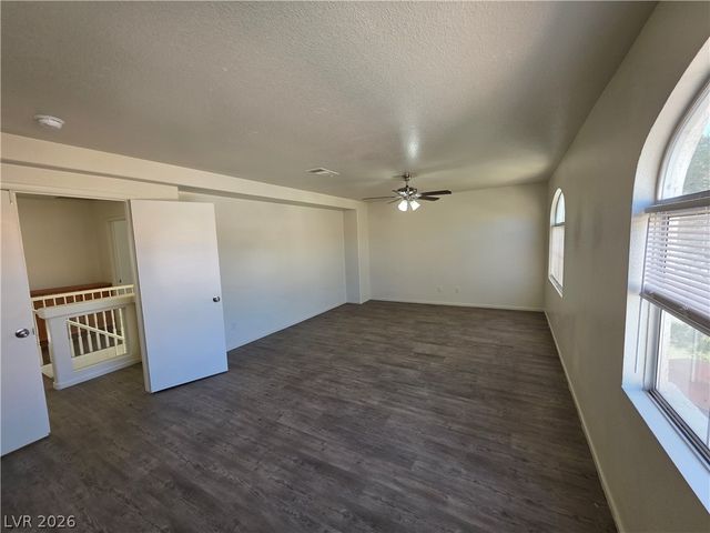8829 CORNWALL GLEN Avenue, Las Vegas, NV 89129