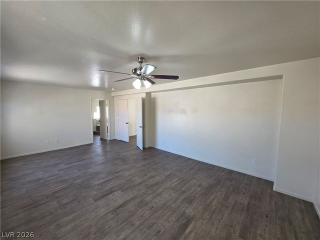 8829 CORNWALL GLEN Avenue, Las Vegas, NV 89129