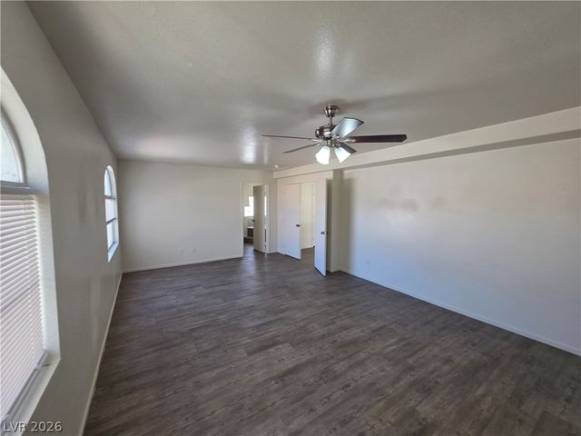 8829 CORNWALL GLEN Avenue, Las Vegas, NV 89129