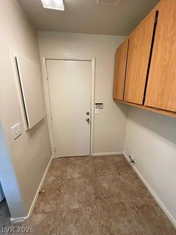 8829 CORNWALL GLEN Avenue, Las Vegas, NV 89129