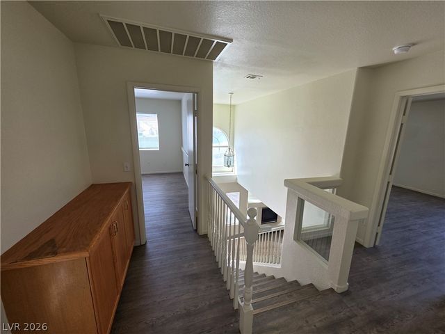 8829 CORNWALL GLEN Avenue, Las Vegas, NV 89129