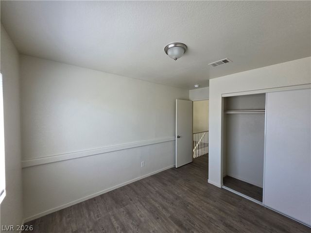 8829 CORNWALL GLEN Avenue, Las Vegas, NV 89129