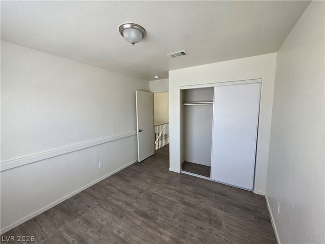 8829 CORNWALL GLEN Avenue, Las Vegas, NV 89129