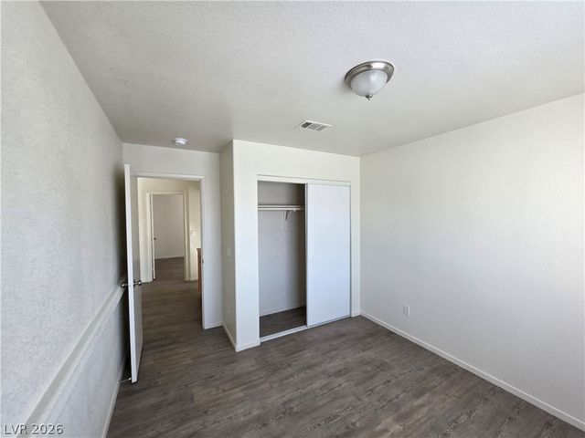 8829 CORNWALL GLEN Avenue, Las Vegas, NV 89129