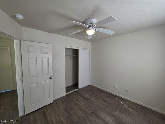 8829 CORNWALL GLEN Avenue, Las Vegas, NV 89129