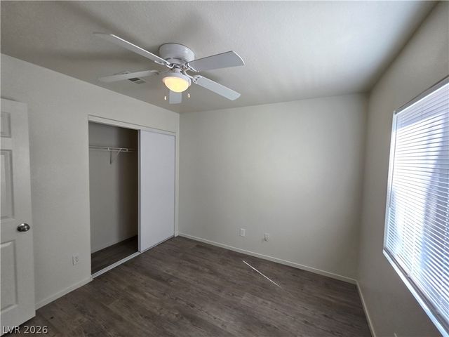 8829 CORNWALL GLEN Avenue, Las Vegas, NV 89129