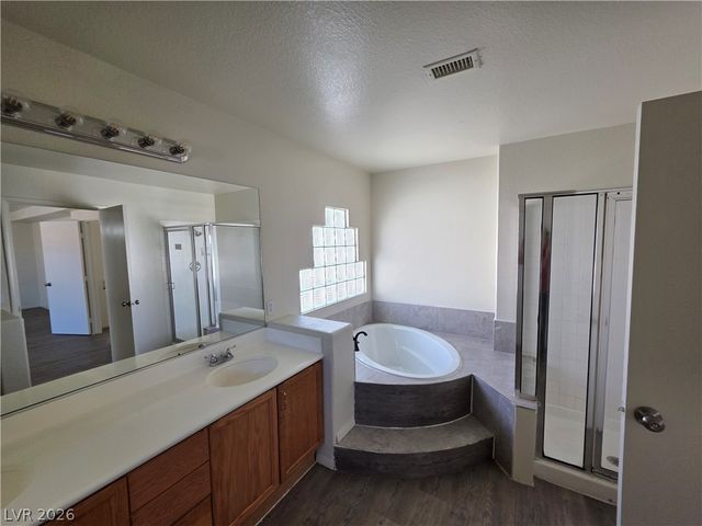 8829 CORNWALL GLEN Avenue, Las Vegas, NV 89129