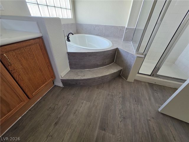 8829 CORNWALL GLEN Avenue, Las Vegas, NV 89129