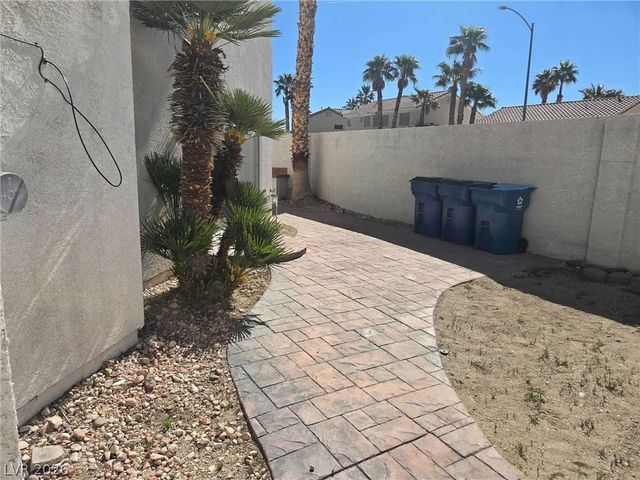 8829 CORNWALL GLEN Avenue, Las Vegas, NV 89129