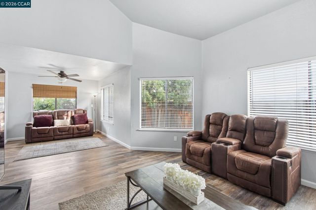 975 Doeskin Ter, Brentwood, CA 94513