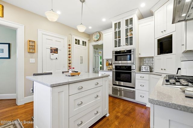 2343 Village Dr, Louisville, KY 40205