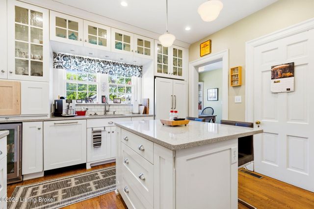 2343 Village Dr, Louisville, KY 40205