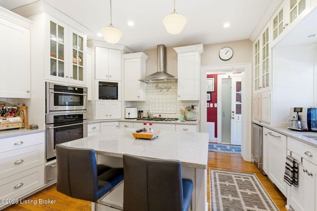 2343 Village Dr, Louisville, KY 40205