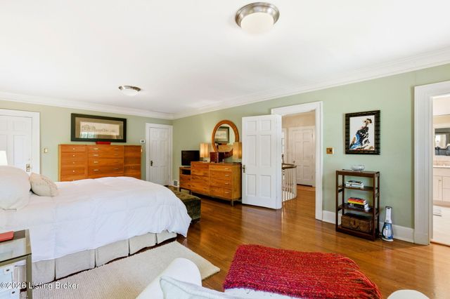 2343 Village Dr, Louisville, KY 40205