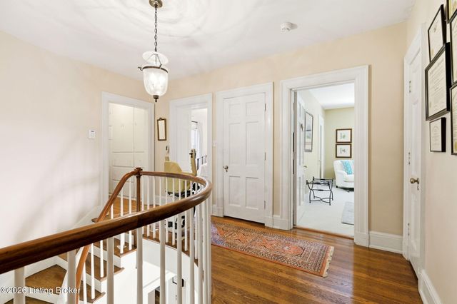 2343 Village Dr, Louisville, KY 40205