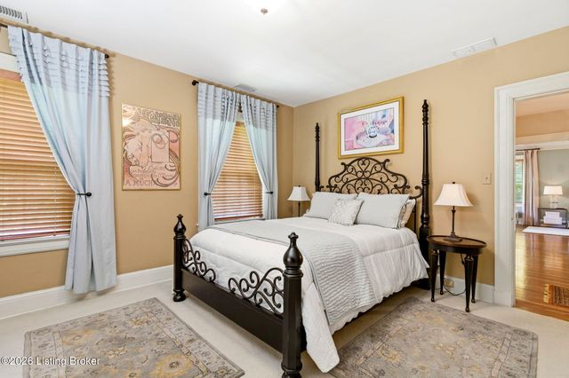 2343 Village Dr, Louisville, KY 40205