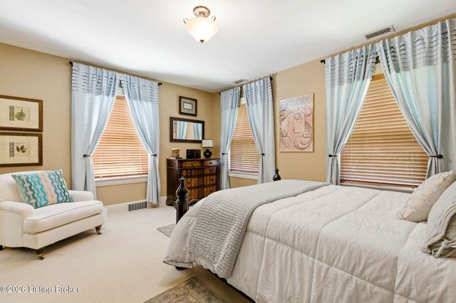 2343 Village Dr, Louisville, KY 40205