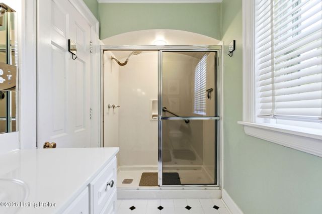 2343 Village Dr, Louisville, KY 40205