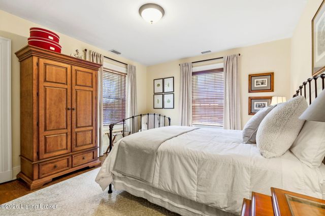 2343 Village Dr, Louisville, KY 40205