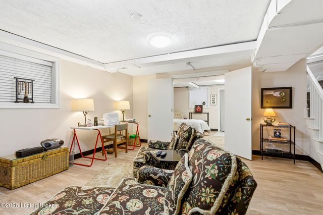 2343 Village Dr, Louisville, KY 40205