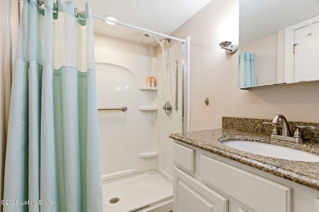 2343 Village Dr, Louisville, KY 40205