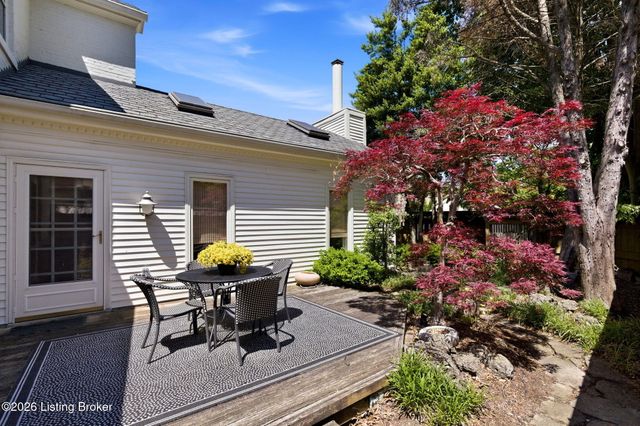 2343 Village Dr, Louisville, KY 40205