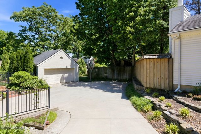 2343 Village Dr, Louisville, KY 40205