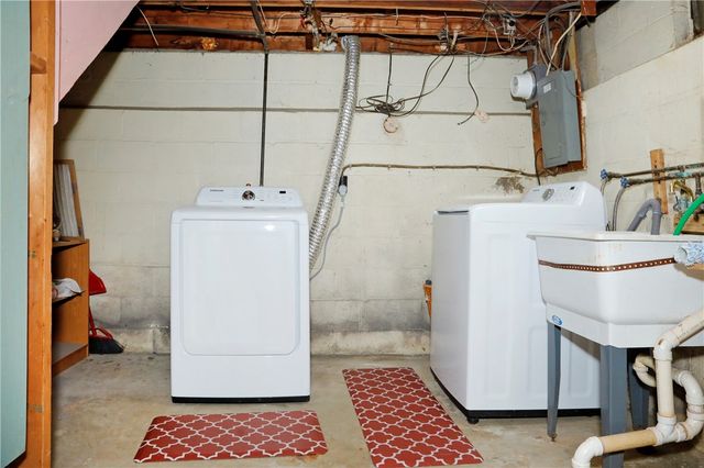 222 Oakwood Road, Rochester, NY 14616