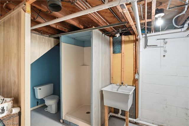 304 Howland Wilson Road NE, Warren, OH 44484