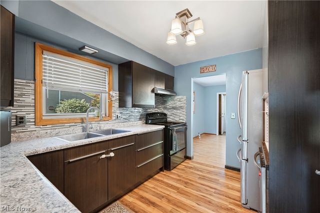 304 Howland Wilson Road NE, Warren, OH 44484