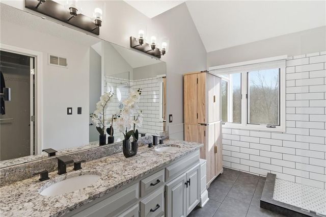 1600 SW Rock Creek Drive, Blue Springs, MO 64015