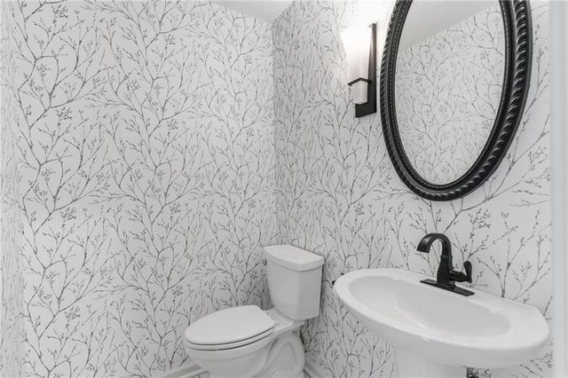 1600 SW Rock Creek Drive, Blue Springs, MO 64015