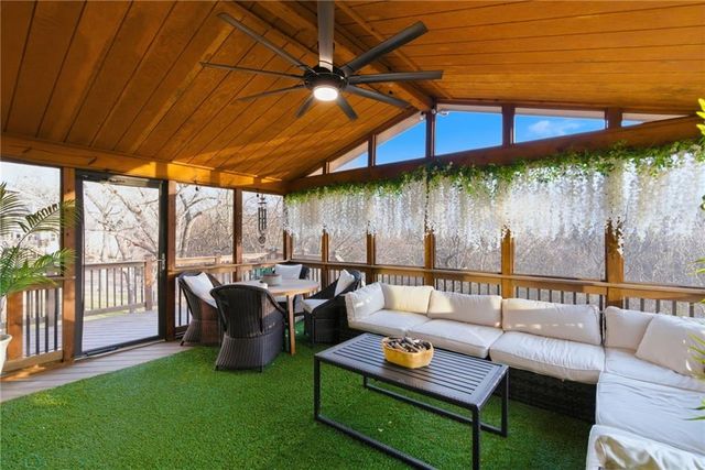 1600 SW Rock Creek Drive, Blue Springs, MO 64015