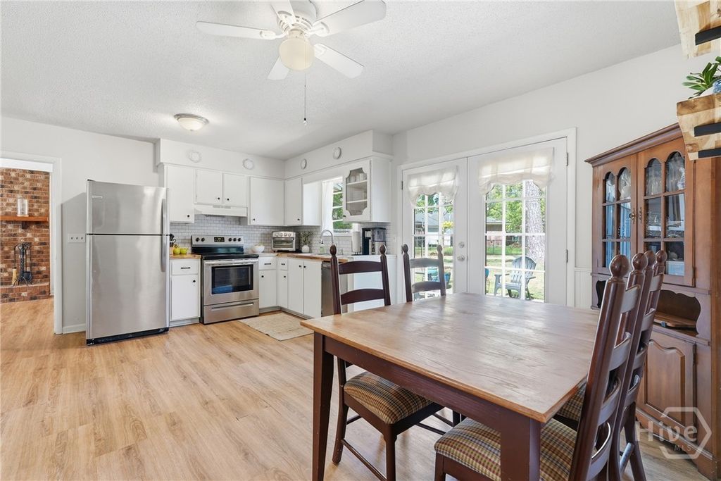 Image 5 of property listing at 103 Port Royal Court, Savannah, GA 31410