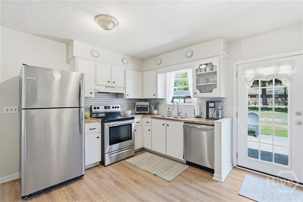 Image 6 of property listing at 103 Port Royal Court, Savannah, GA 31410