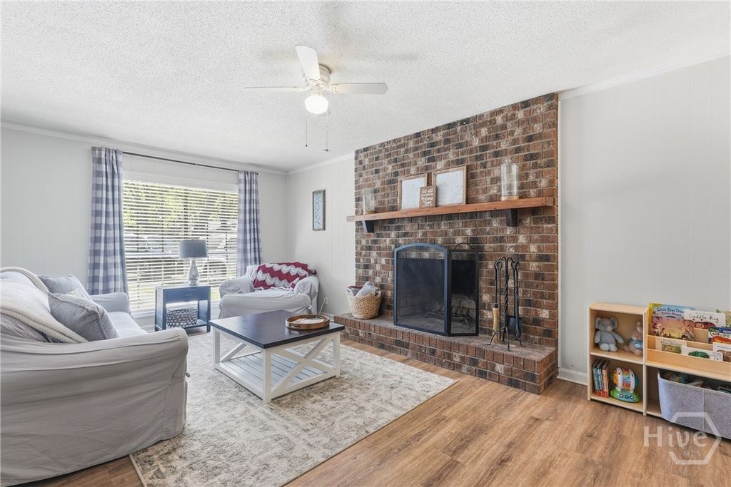 Image 7 of property listing at 103 Port Royal Court, Savannah, GA 31410