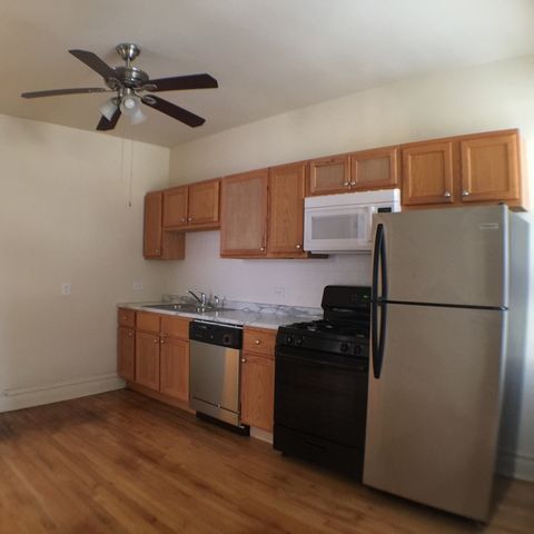837 W 33rd Place 3R, Chicago, IL 60608