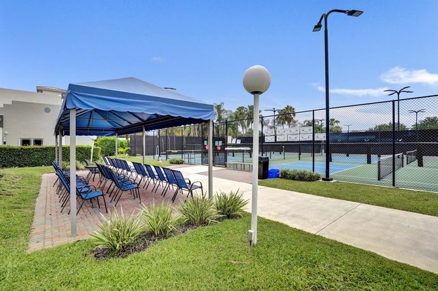 7669 SPRINGWATER Place 202, Boynton Beach, FL 33437