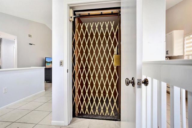 7669 SPRINGWATER Place 202, Boynton Beach, FL 33437