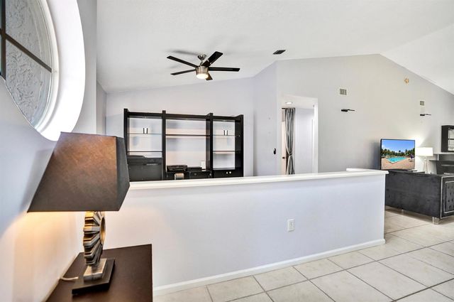 7669 SPRINGWATER Place 202, Boynton Beach, FL 33437