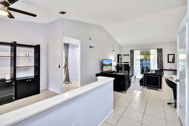 7669 SPRINGWATER Place 202, Boynton Beach, FL 33437