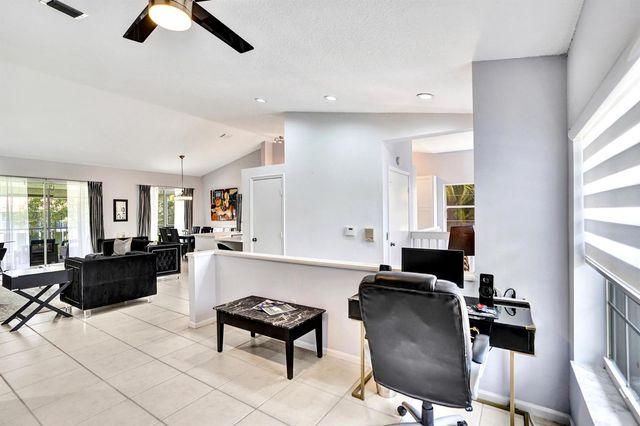 7669 SPRINGWATER Place 202, Boynton Beach, FL 33437